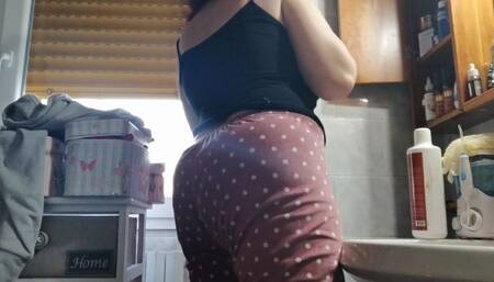 Stomach ache doesn't let me live I really have to run on the toilet 1080HD