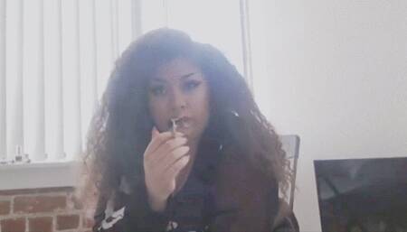 Smok and chill with me and my pretty feet