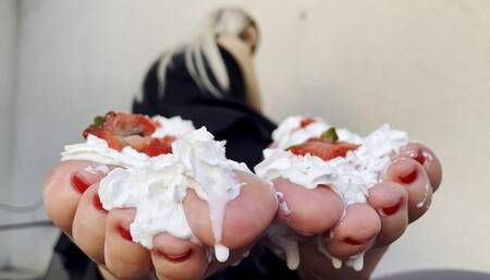 Strawberries with whipped cream on my bare feet (MP4 HD)
