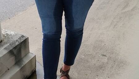 Lexi pees on her feet in public