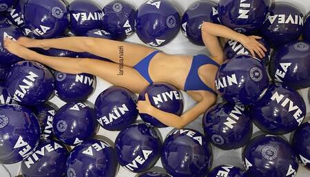 mass popping 50 beachballs