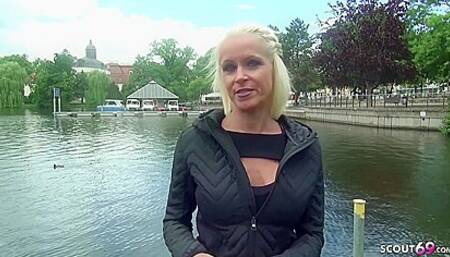 Extrem Hot Berlin Milf Sophie Seduce Fuck Street Casting P1