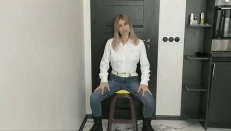 Jeans wetting MP4 HD 720p