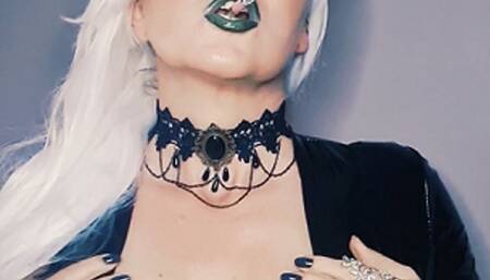 Divine Smoker Amazon Shows You Her Galactic Sexy Smoke With a Sobranie