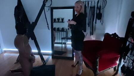 Mistress gives hand tawsing