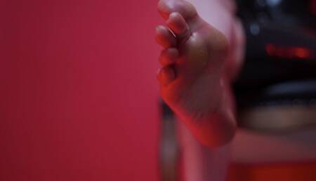 Pleasure in latex and calloused feet (4K)
