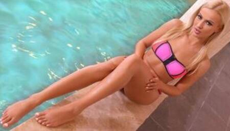 Cherry Kiss Masturbates in the Sauna for you in VR