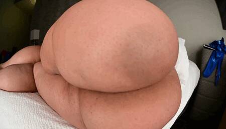 Nixlynka pervy little vistor about to get a BIG surprise! - MOV