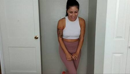 INEED2PEE IPOD Sushii doing activities makes her piss sexy yoga pants
