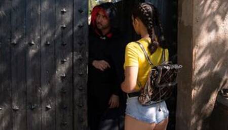 Gorgeous hottie in a leather bodysuit Ginebra Bellucci fucks with a new lover