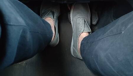 Pedal pumping and dipping with old wrecked shoes (avi)