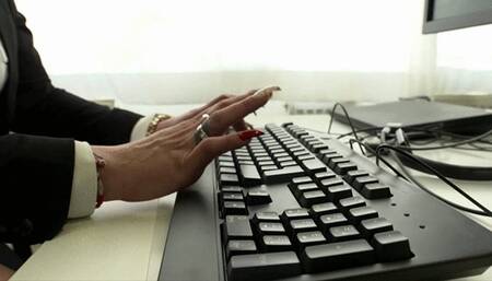 SLUTTY MILF SECRETARY