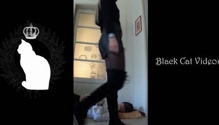 Alice relaxing trampling a carpet (fullbody view)