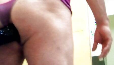 How nice it is to stand up and feel how that dildo penetrates my tail