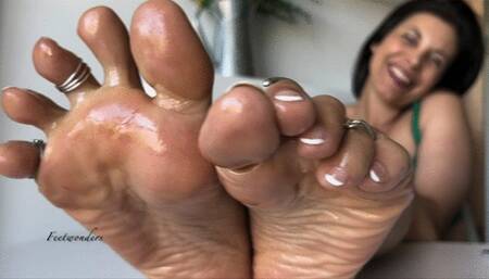 Oily pretty soles tease JOI