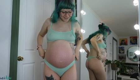 Pregnant Cake Smash and Twerking