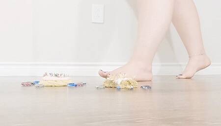 Giantess Tiffany Crush Tiny Visitors Squished