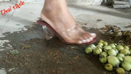 Daeng crush small eggplants in red clear High Heels