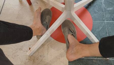 Shoeplay and dipping in public barefoot and with worn shoes