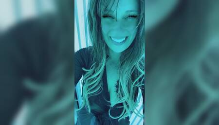 Vibrator and finger fucking in public ????