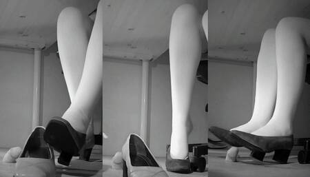 Bruised penis under Tanja's old office shoes - Cam 4