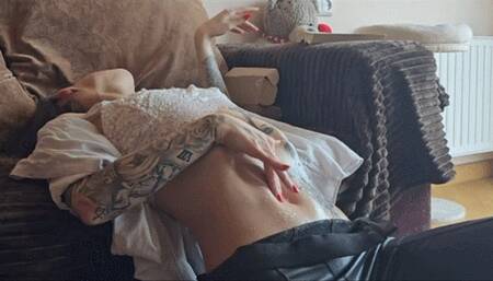 Awesome belly & navel fingering (UltraHD)