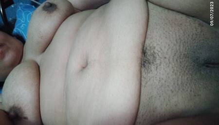 Chubby chichona plays with her big tits and ends up playing with her rich pussy