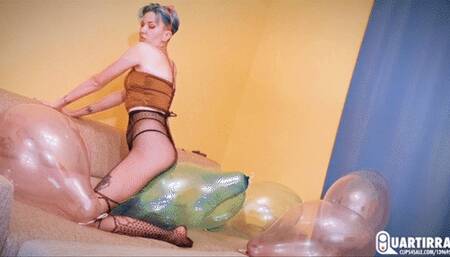 Q867 Stashia slowly sitpops small balloons on a couch - 1080p