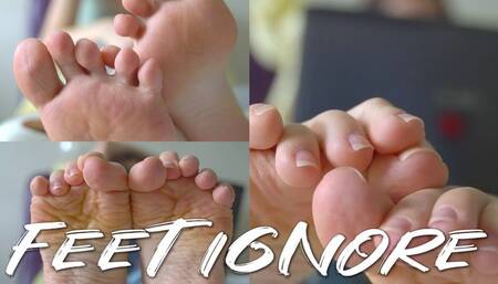Barefoot gal ignore