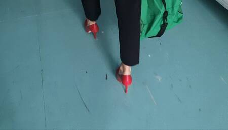 1st LOST SHOE: I'm on ladder with my red high heels and I lose a shoe, it is disappeared!