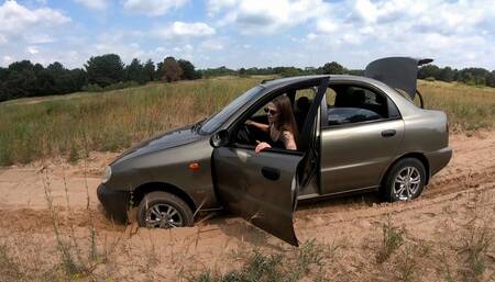 Jade thinks he can drive through the sands