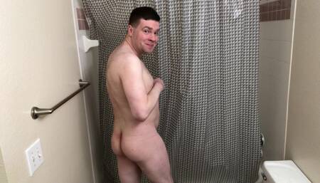 Dude goofs off like he would in the locker room