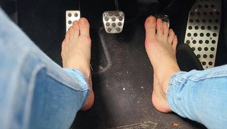 Barefoot Pedal Pumping & Revv (mkv)