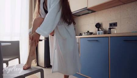 Depraved stepsister in a bathrobe gave herself in the kitchen