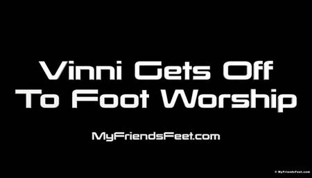 Vinni Gets Off to Foot Worship