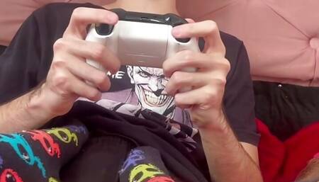 My friend play video games