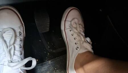 Hardcore pedal pumping in white sneakers - Drinving in Milano with boobs out! 4K