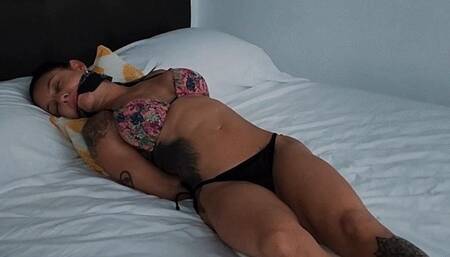 Bondage and bellybutton