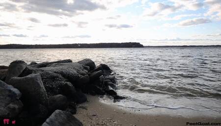 Mayhem Melodie angry handjob on a private beach with exploding cumshot