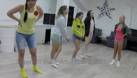 5 girls holding contest (Part 1)