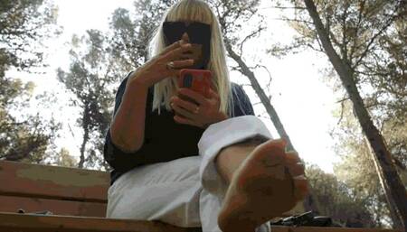 Walk in the park with a cigarette MP4(1920x1080)FHD