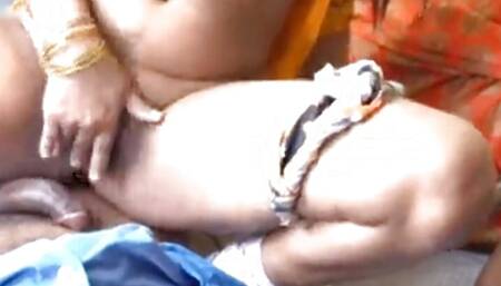 Indian chachi Priya is naked and salutes the cock