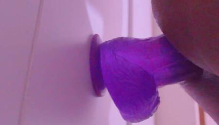 This dildo is stretching my ass, i can't hold it!!