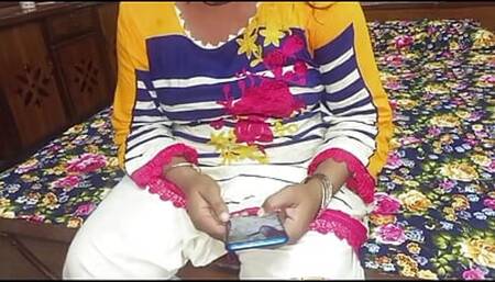 Pakistani Muslim Aysha Aunty is fucked by a Guy while cleaning the home