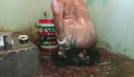Bhabhi naha ri thi chup kar dekh ra tha fir doggy style me chudai ki