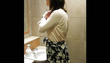 Beautiful crossdresser jerked off in a rest room