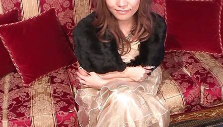 JAPANESE HOTTIE GETS FINGERED WITH VIBRATORS ON CLIT THEN