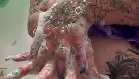 Tattooed BBW Takes a hot shower