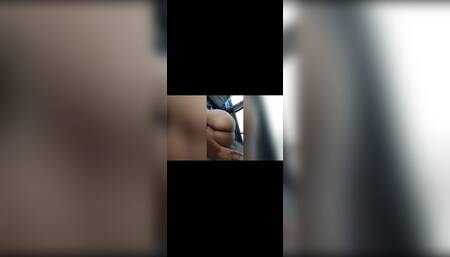 A Veiled arab girl has sex anal in a car