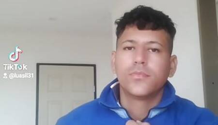 I'm so horny that I took the forbidden steps to see if someone gives me ass and enjoy my big cock that is very standing